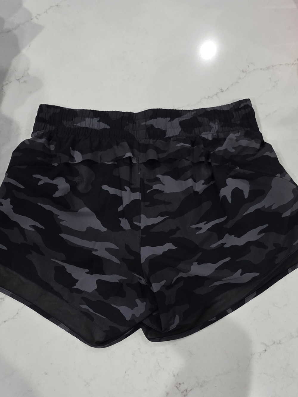 Athleta Mesh Racer Run Mid Rise 4" Camo Short - Picture 4 of 6